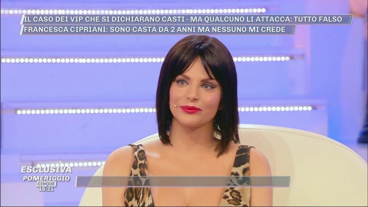 Francesca Cipriani a Pomeriggio 5: ecco il nuovo look | VIDEO MEDIASET