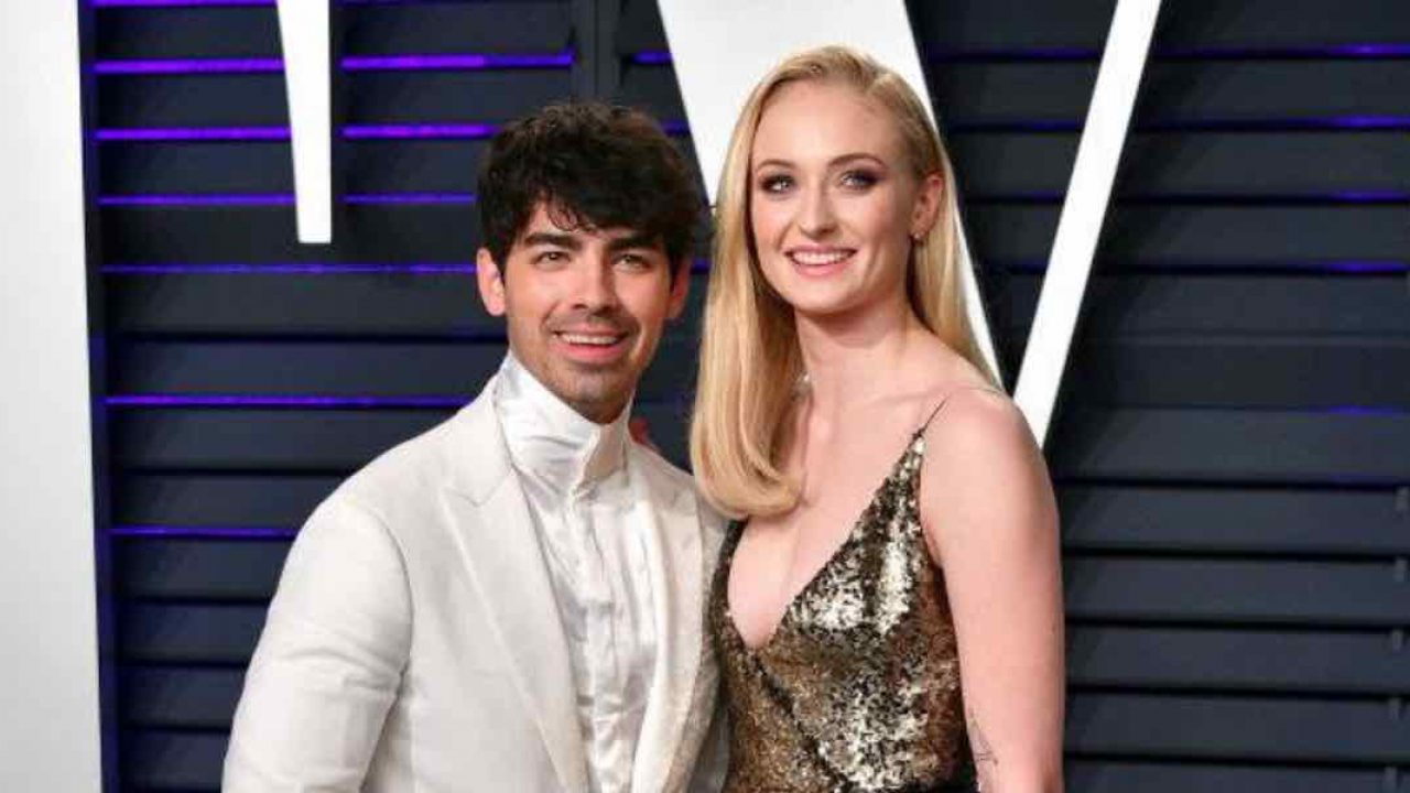 Sophie Turner, alias Sansa Stark, ha detto si: matrimonio con Joe Jonas