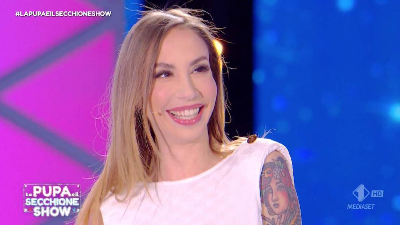 Malena a “La Pupa e il Secchione Show” per una prova sexy | Video