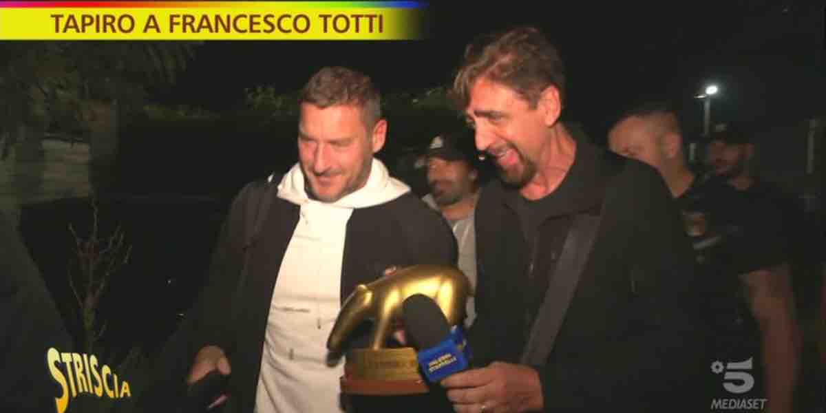 Tapiro D'oro A Totti Dopo Separazione Da Blasi A Striscia La Notizia ...