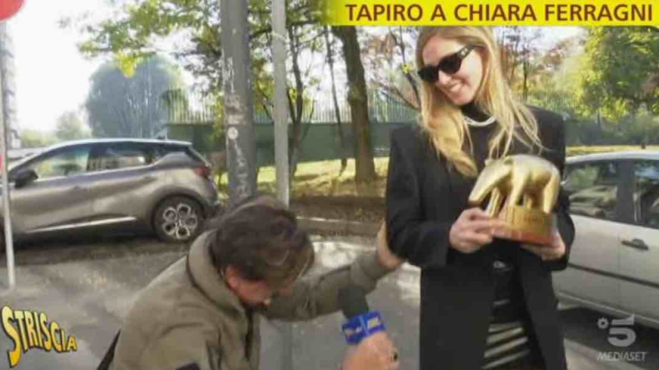 Striscia la Notizia', movimentata consegna del Tapiro d'Oro a