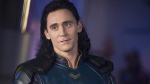 Loki, recensione no spoiler della serie Marvel con Tom Hiddleston