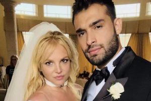 Britney Spears sposa se stessa: