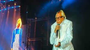 Nino D'Angelo emoziona e si emoziona allo stadio Maradona: un grande spettacolo con quasi 50 brani e l'uso dell'IA