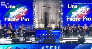 Una Voce per Padre Pio 2024 stasera su Rai1 con Mara Venier: anticipazioni, ospiti e cantanti