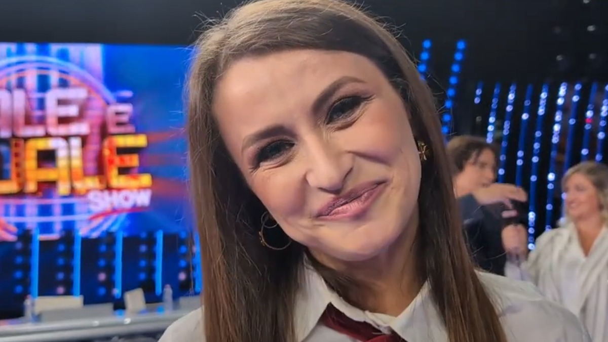 “Tale e Quale Show 2024”, intervista a Verdiana Zangaro: “Con Tale e Quale torno alle origini. Amici è un capitolo che ha lasciato dei segni importanti. Con Maria De Filippi siamo rimaste in contatto”