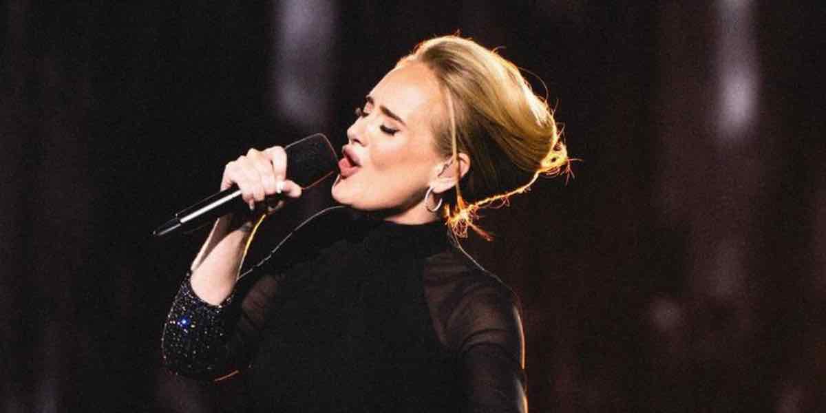 Adele si ritira dopo i concerti di Monaco: “ho bisogno di riposare” e ai fan “non vi vedrò per un periodo incredibilmente lungo”