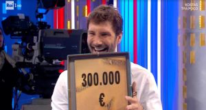 Affari Tuoi, ascolti e vincite record con Stefano De Martino: in un mese vinti 1 milione e 258 mila euro