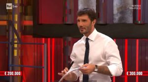 Affari tuoi, vincita record nel programma di Stefano De Martino: vinti 300 mila euro da Ornella