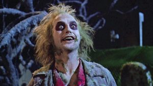 Beetlejuice - Spiritello porcello, la recensione (senza spoiler) dell'iconico film di Tim Burton