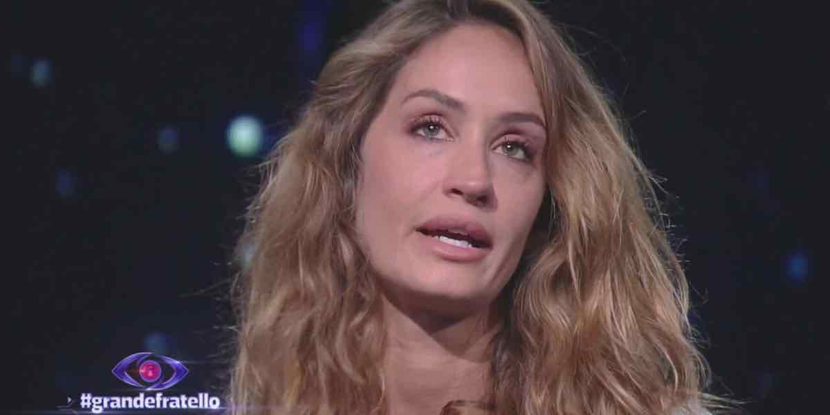 Grande Fratello 2024, la storia di Helena Prestes: “mio padre non c’era, mia madre non la sento da anni” | Video Mediaset