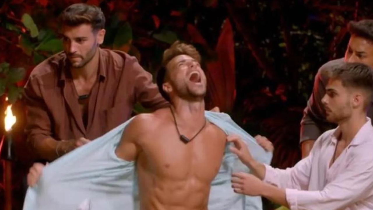 Temptation Island Spagna – la fidanzata Anita fa sesso con il tentatore Manuel, lui (Montoya) è sconvolto e grida disperato: “Putt*na!”