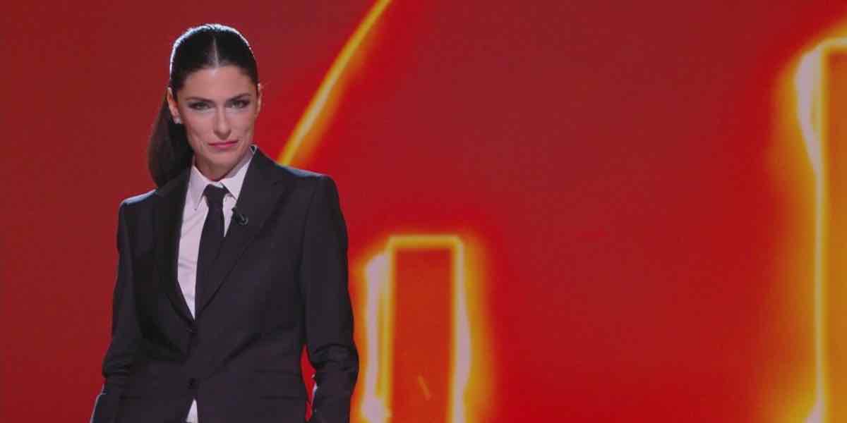 Le Iene Show, il monologo di Anna Valle: “nel branco che un gesto banale può trasformarsi in violenza disumana” | Video Mediaset