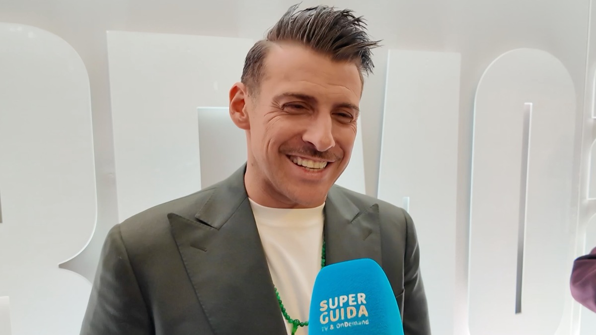 Francesco Gabbani, in gara a Sanremo 2025: “Da piccolo avevo un sogno e sono grato che si sia realizzato. Viva la vita nasce dalla consapevolezza di non sapere” | VIDEO